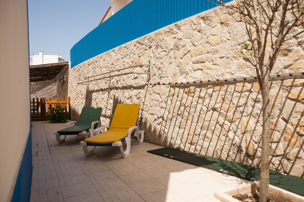 Ericeira Chill Hill Hostel & Private Rooms - Sea Food Экстерьер фото